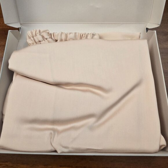 Ettitude Sateen Shorts Oat Silky Bamboo Elastic Waist Quiet Luxury Flowy NWB - Picture 5 of 10